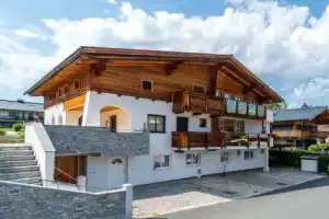 Spacious Apartment in Kitzbuhel near Ski Lift, Кицбюэль