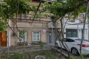 Anna's Guest House, Гори