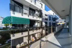 Central Flat With Balcony Near Sea in Muratpasa, Анталья