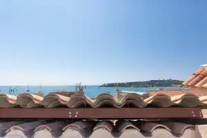 Charming 2 bedroom apartment in the best location, old town of Antibes 301, Антиб