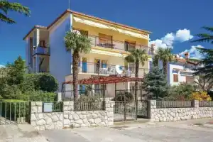 Stunning Home in Crikvenica With Wifi and 3 Bedrooms, Цриквеница