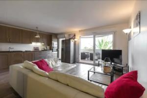 Villa Romance 3, Канны