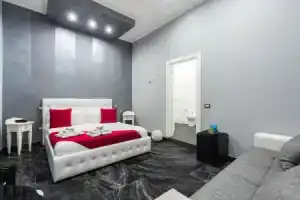 Отель «Bella Napoli Suites», Неаполь