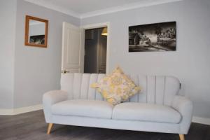 Two Bedroom Apartment in Dublin, Дублин