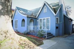 QUAINT UPDATED 2-BEDROOM HOUSE IN GLENDALE  (p2), Лос-Анджелес