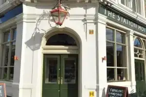 The Station Hotel, Лондон