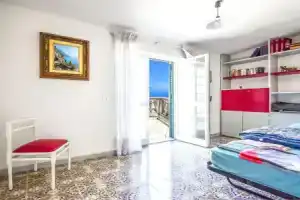 Villa Luisa, Тоди