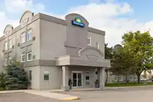 Days Inn by Wyndham Toronto West Mississauga, Миссисауга