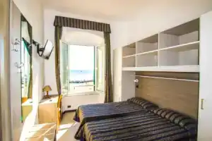 Hotel «Baia», Монтероссо-аль-Маре