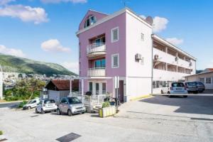 Awesome Apartment in Dubrovnik With Wifi and 2 Bedrooms, Дубровник