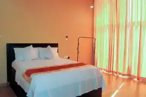 Woody Crest Hotel, Тринкомали