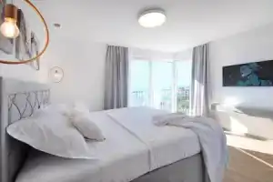 Villa Iva With sea View and Pool, Омис