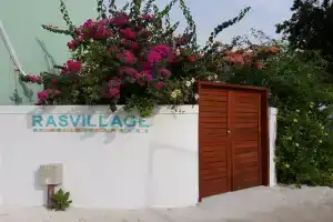 Ras Village, Расду