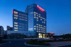 Ramada by Wyndham Guilin Hi-Tech Zone, Гуйлинь