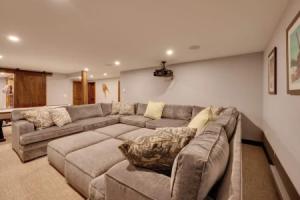 Walk to Loon Mtn Lift: Luxe Family Home w/ Hot Tub, Линкольн