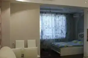Студия на Кипарисовой, Хоста
