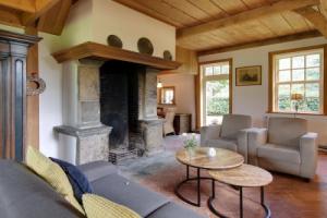 Cozy Farmhouse In Enschede with Terrace, Эншеде