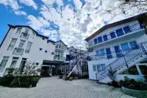 Отель «Laguna Beach Club», Душети