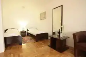 Hostel Royal, Обреновац