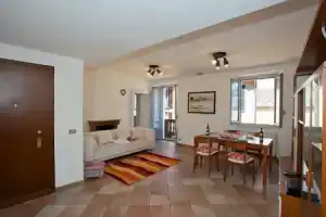 Casa Portezza Mezzegra, Ленно