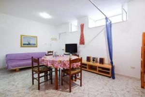 Beautiful Home in Carovigno With 7 Bedrooms and Wifi, Торре-Санта-Сабина