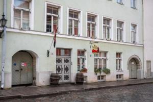 Dream Stay - Bright 2-Bedroom 2-Floor Old Town Apartment, Таллин
