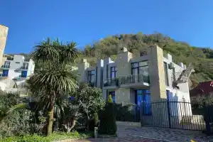 European Village Old Villa 6, Гонио