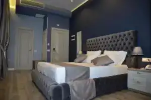 Resort The King, Тирана