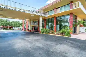 Quality Inn & Suites at Tropicana Field, Сент-Питерсберг
