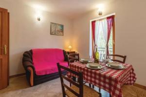 Stunning Home in Preko With 3 Bedrooms and Wifi, Preko