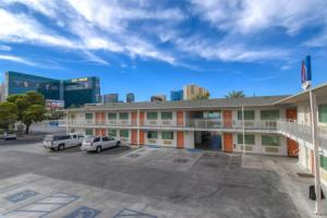 Motel «6-Las Vegas, NV - Tropicana», Лас-Вегас