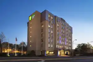 Holiday Inn Express & Suites Boston - Cambridge, an IHG Hotel, Кембридж