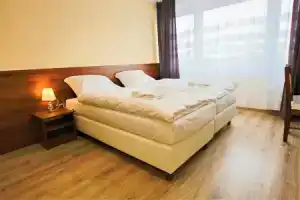 Hotel «Sill», Кельце