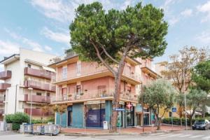 Nice Home in Rimini With Wifi and 2 Bedrooms, Римини