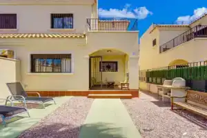 Huge Holiday Home in Torrevieja With Swimming Pool, Торревьеха