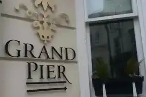 Grand Pier Guest House, Брайтон