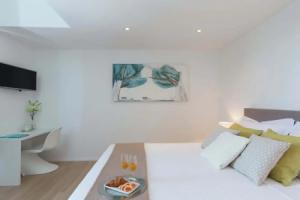 Luxurious Villa With Private Pool and Garden, Кастель Стари