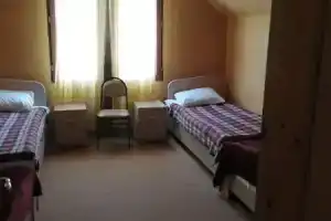 Nadiani Guesthouse, Омало