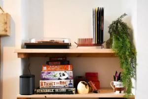 Stylish 2 Bedroom House Next to Brighton Station, Брайтон