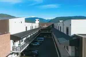 Basecamp Suites Revelstoke, Ревелсток