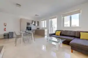 Modern 2BR Apartment in Central St Julian s, Пемброк