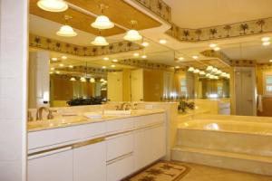 212 Windbrook Court, Марко