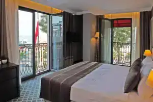 Tuzla Town Hotel, Тузла