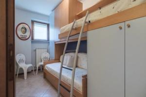 De Gasperi 14 in Sale Marasino, Сале-Маразино