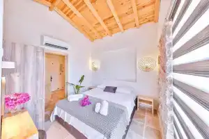 Noubas Villas, Каш