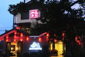 Peach Blossom Resort Hotel (near Reed Flute Rock, free pick up for min 3 nights), Гуйлинь