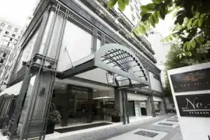 Cape House Langsuan Hotel, Бангкок