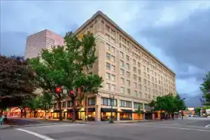 Embassy Suites by Hilton Portland Downtown, Портленд