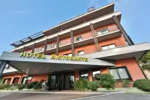 Hotel «Oliveto», Десензано-дель-Гарда
