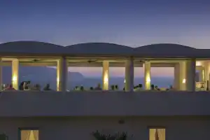 Hotel «Delfino», Масса Лубрензе